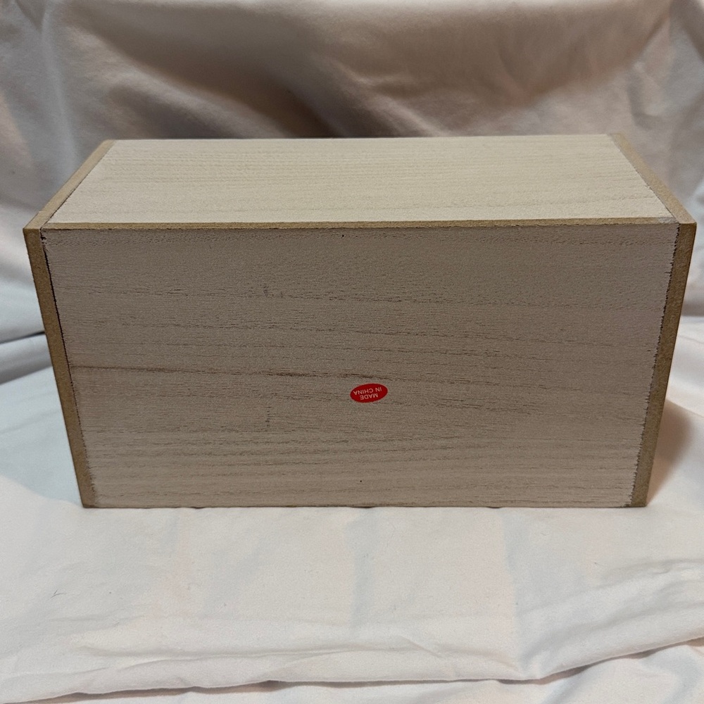 NWOT Rustic Cream Colored Wooden Calendar Mail Organizer - Picture 7 of 9